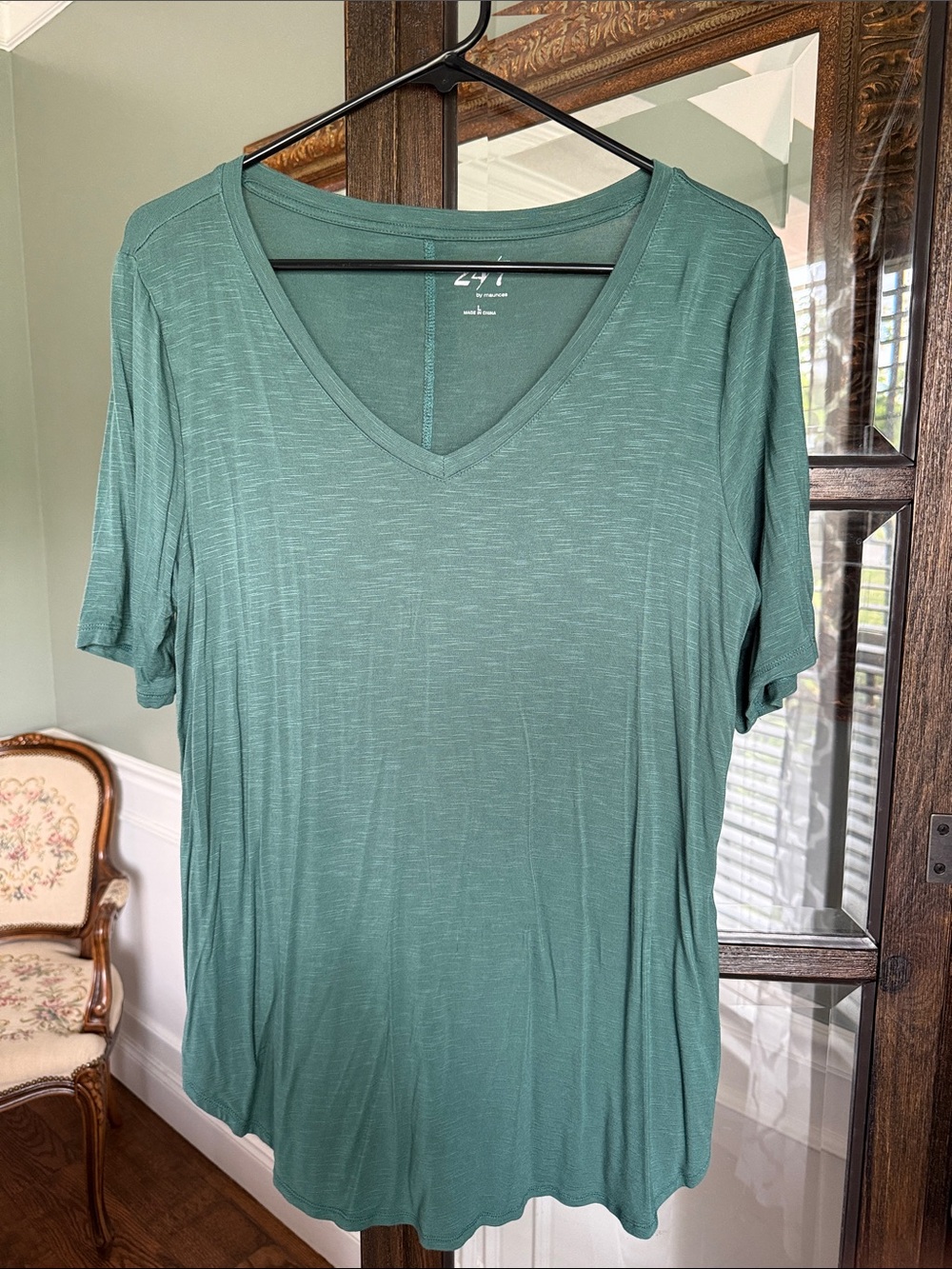 Women’s 24/7 by Maurices Relaxed V-Neck Tee in Seafoam Green size L